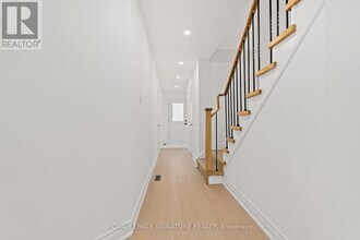 1130 Westview Terrace in Oakville, ON - Building Photo - Building Photo