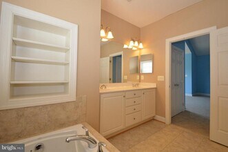 43076 La Riva Dr in Ashburn, VA - Building Photo - Building Photo