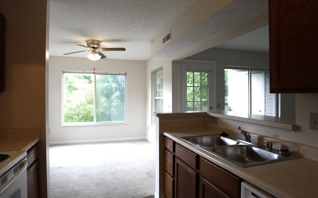 The Crossings of Oakbrook Apartments in Burlington, KY