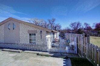 642 NW 11th St in Grand Prairie, TX - Building Photo - Building Photo