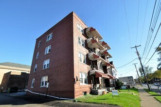 1306 8th Ave in Beaver Falls, PA - Building Photo - Building Photo