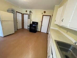 33 Nashua St in Fall River, MA - Building Photo - Building Photo