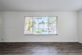 1750 S Treasure Dr in North Bay Village, FL - Building Photo - Building Photo