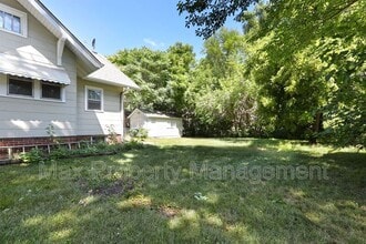 1113 Douglas Ave in Des Moines, IA - Building Photo - Building Photo