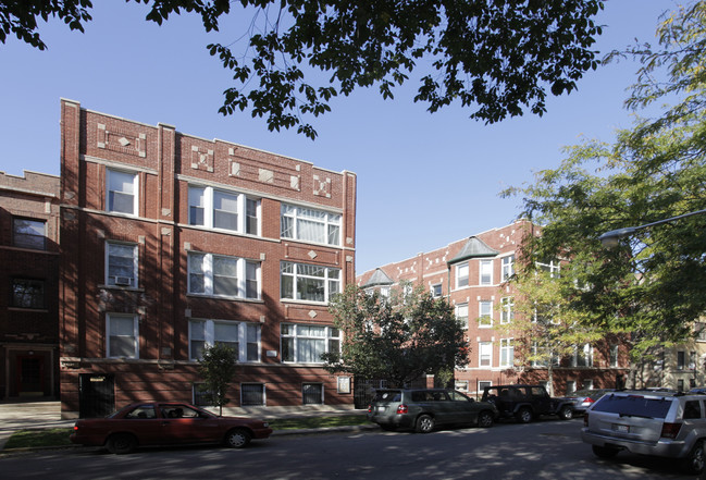 Waveland Park Court in Chicago, IL - Building Photo - Building Photo