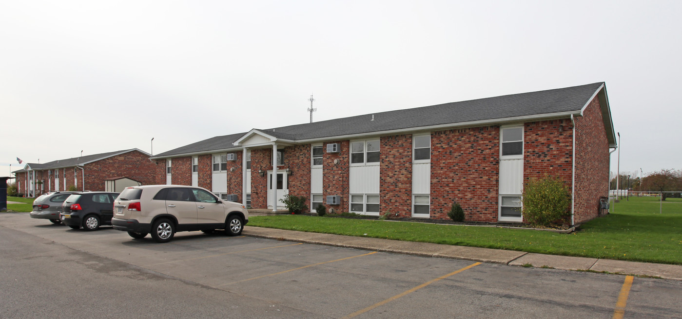 6551-6554 Lincoln Ave in Lockport, NY - Building Photo