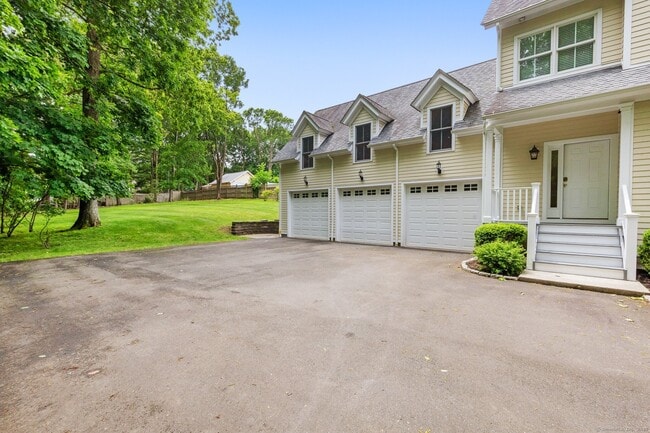 83 Camp Ave in Darien, CT - Building Photo - Building Photo