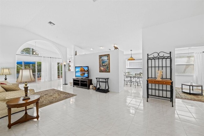 9650 Harbour Lake Cir