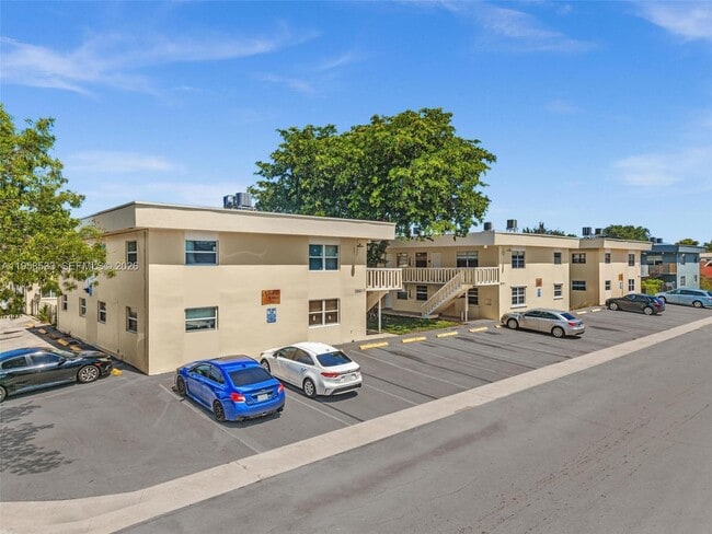 3660 SW 60th Ave in Davie, FL - Building Photo - Building Photo