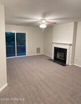 308 Wedgewood Cir in Belford, NJ - Building Photo