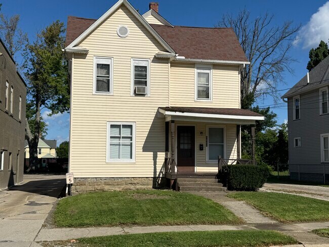 1457 W 8th St in Ashtabula, OH - Building Photo - Building Photo