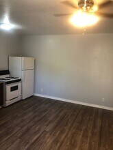 5707 Candlewood St-Unit -BACK in Lakewood, CA - Building Photo - Building Photo