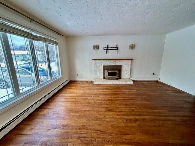 14 Montclair St in Mt Pearl, NL - Building Photo - Building Photo