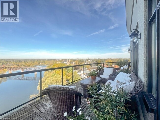 property at 170 Water St N