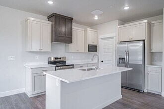 2988 Huntshire Ave in Ammon, ID - Building Photo - Building Photo