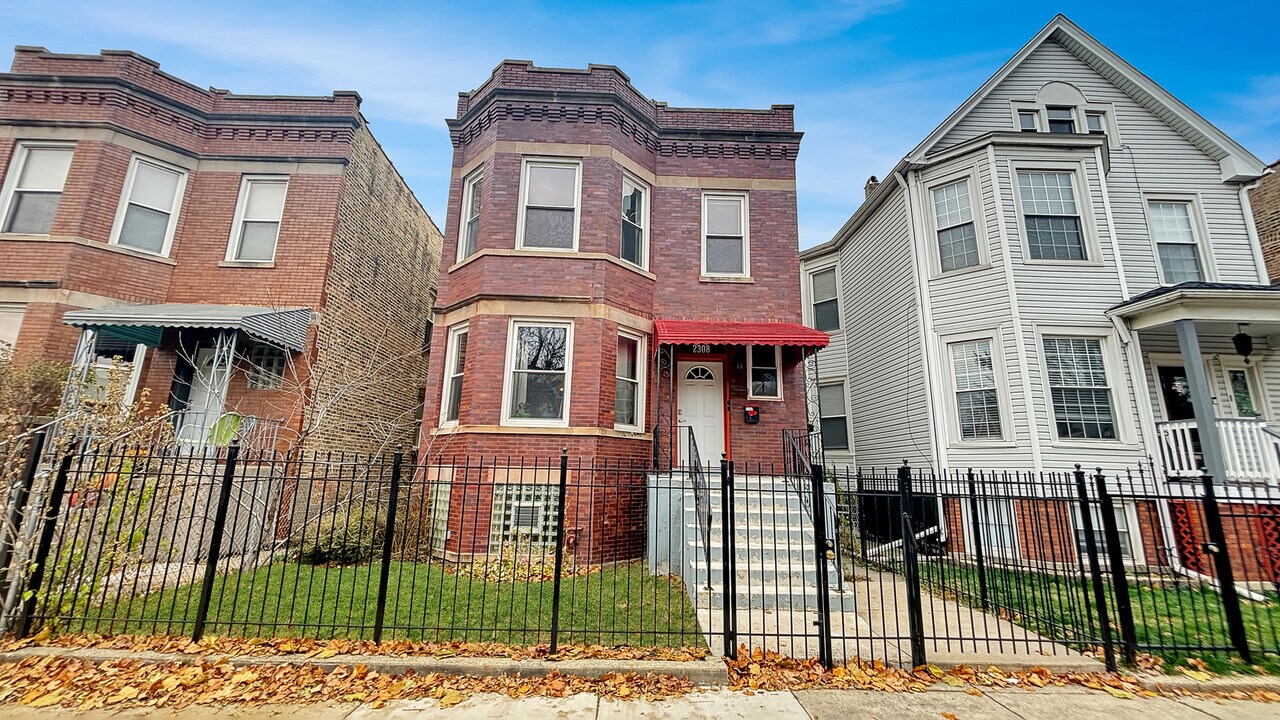 2308 N Avers Ave in Chicago, IL - Building Photo
