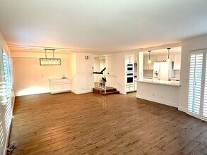 2805 Unicornio St in Carlsbad, CA - Foto de edificio - Building Photo