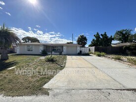 10921 Norwood Ave in Port Richey, FL - Building Photo