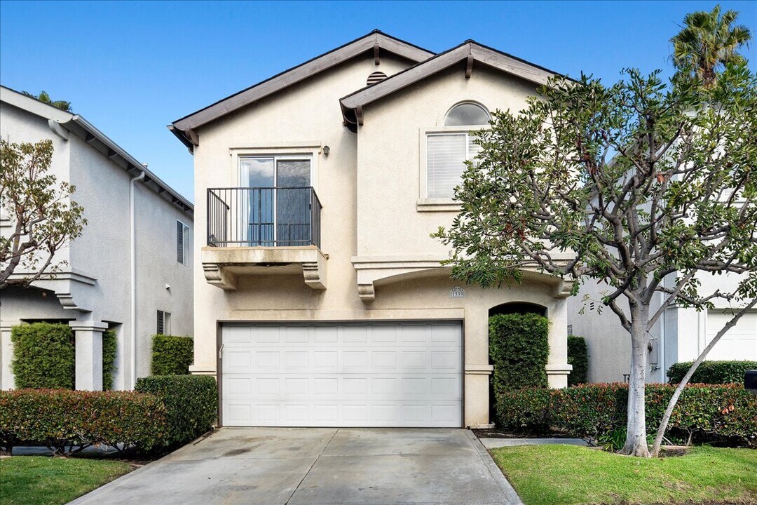 1339 Hunt Ter in Harbor City, CA - Foto de edificio