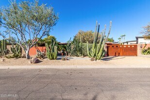 5018 N 71st Pl, Unit 504 in Paradise Valley, AZ - Building Photo