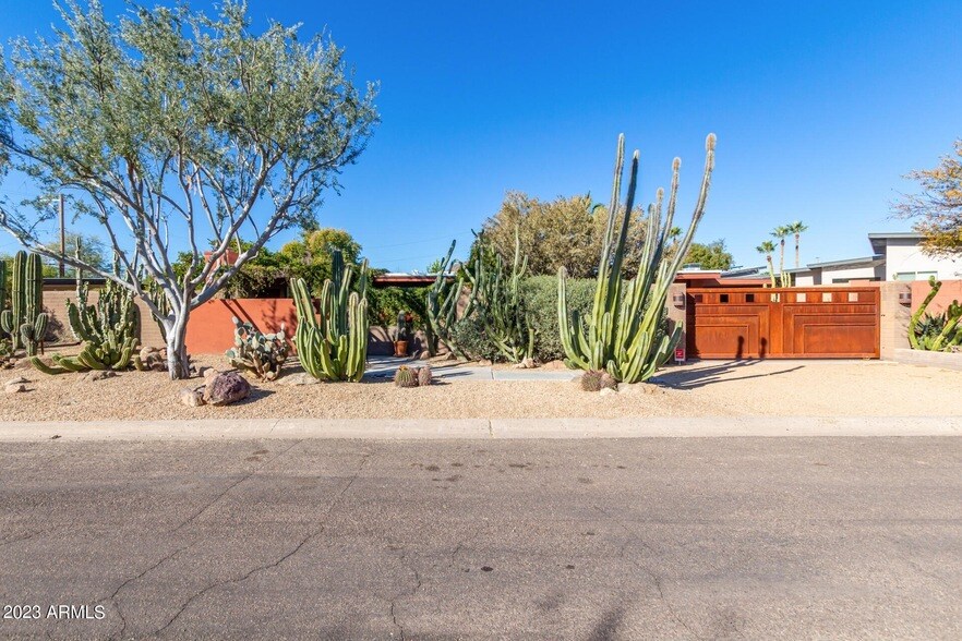 5018 N 71st Pl, Unit 504 in Paradise Valley, AZ - Building Photo