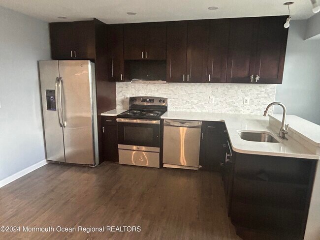 428 Beachway Ave in Keansburg, NJ - Building Photo - Building Photo