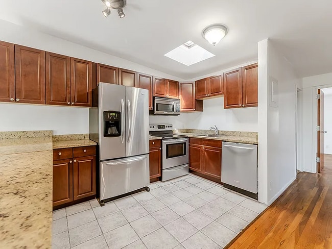 5-47-47 51st Ave in Queens, NY - Building Photo - Building Photo