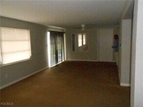 241 Thistle Ct in Lehigh Acres, FL - Building Photo - Building Photo