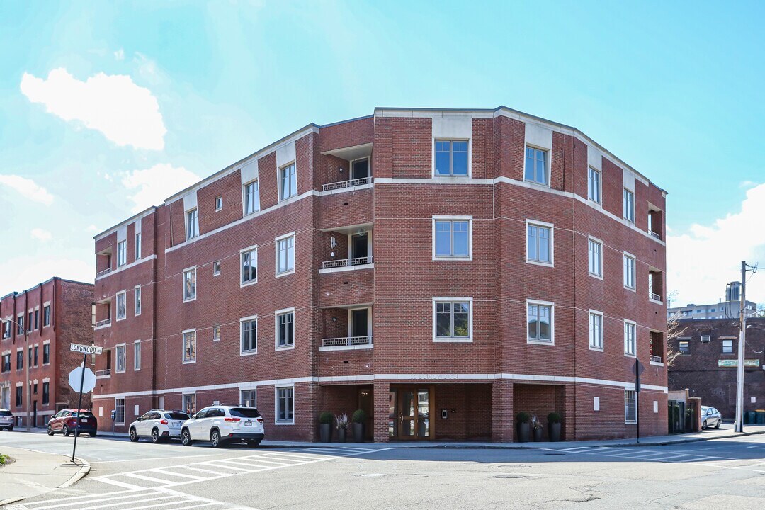 11 Longwood Ave in Brookline, MA - Foto de edificio