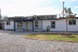 1319 E Orangewood Ave in Phoenix, AZ - Building Photo