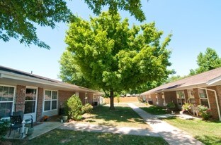 Westmor & Park Villa Apartments in Ash Grove, MO - Building Photo