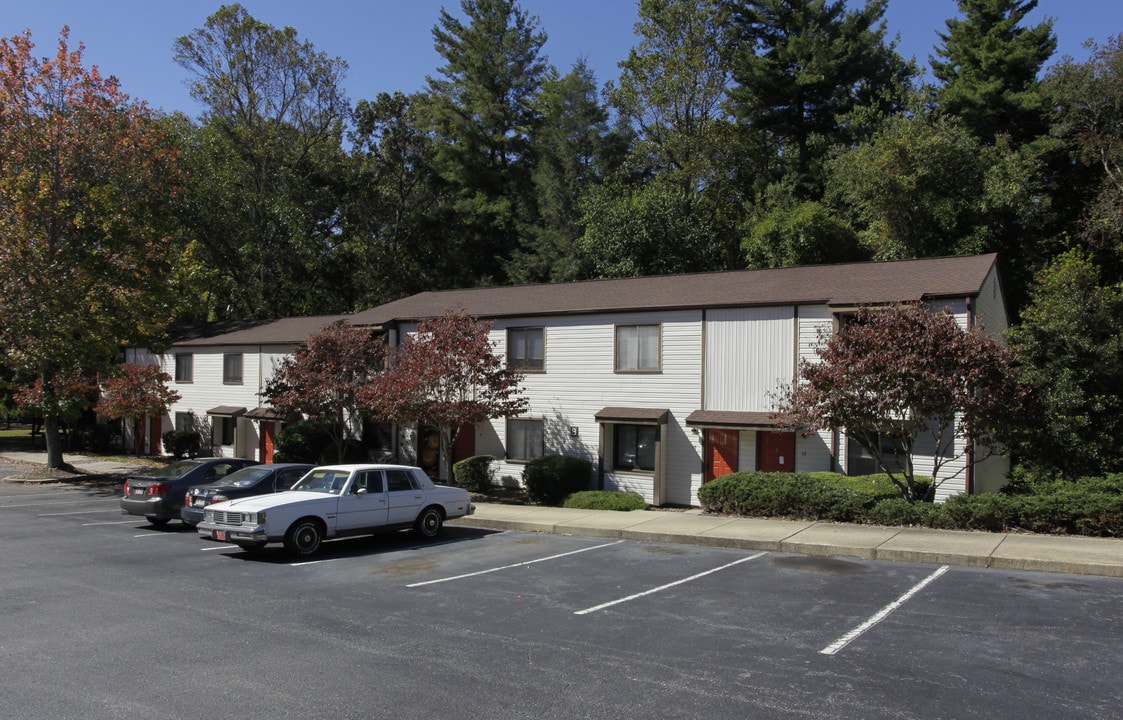 Woodbridge Apartments in Arden, NC - Foto de edificio