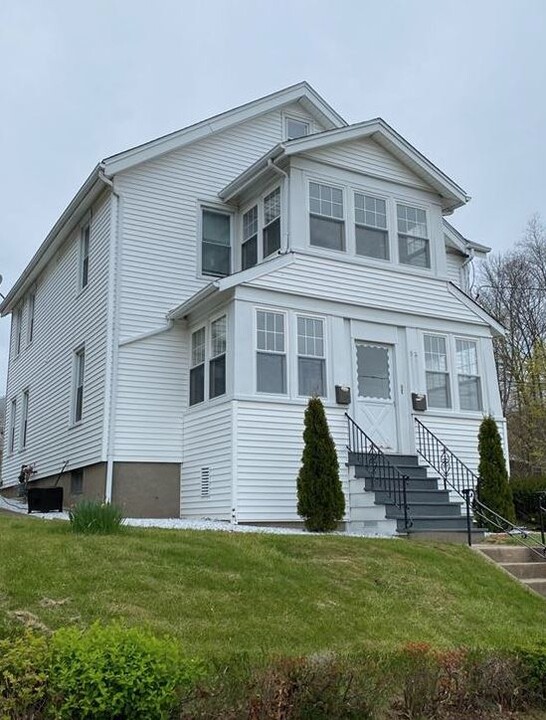 52 Gladiola St in New Britain, CT - Building Photo