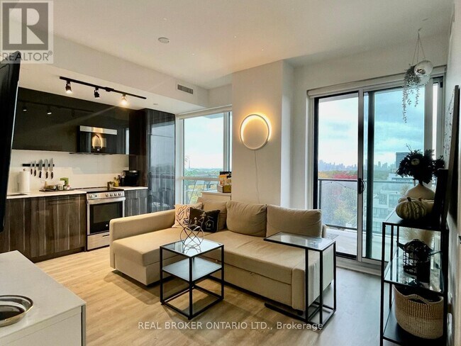 2369 Danforth Ave in Toronto, ON - Building Photo - Building Photo