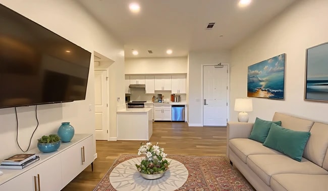 BC La Perla in San Diego, CA - Foto de edificio - Building Photo