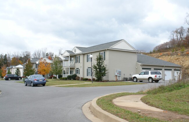 Bloomsburg Court in Bloomsburg, PA - Building Photo - Building Photo