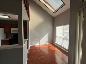 8479 Sands Point Dr in Houston, TX - Building Photo - Building Photo