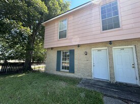 2431 Octavia Dr in Chalmette, LA - Building Photo