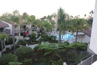 1833 Caddington Dr, Unit 54 in Rancho Palos Verdes, CA - Foto de edificio - Building Photo