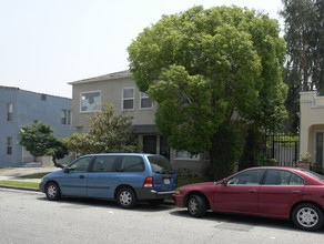 5240 De Longpr Ave in Los Angeles, CA - Building Photo - Building Photo