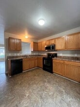 310 Streamwood Dr in Jacksonville, NC - Building Photo - Building Photo