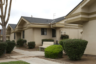 Golden Acres in Chowchilla, CA - Foto de edificio - Building Photo