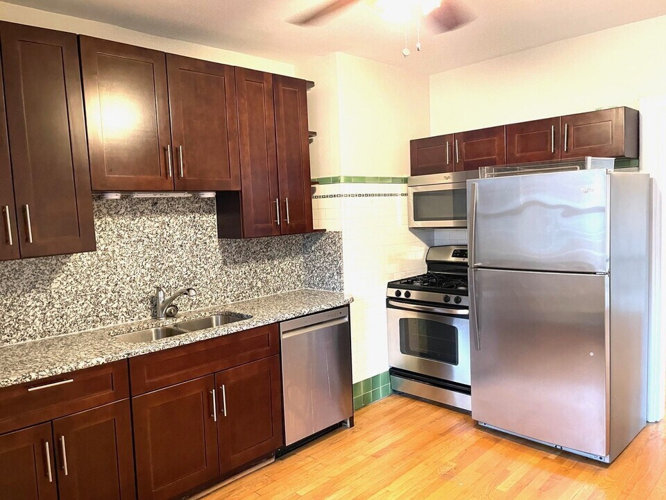 1527 W Pratt Blvd in Chicago, IL - Building Photo