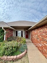 11917 Wickford Pl in Yukon, OK - Building Photo - Building Photo