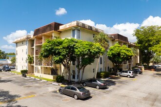Capri Gardens Condominiums in Miami, FL - Building Photo - Building Photo