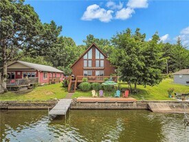 36 Ten Broeck Ln in Newburgh, NY - Building Photo