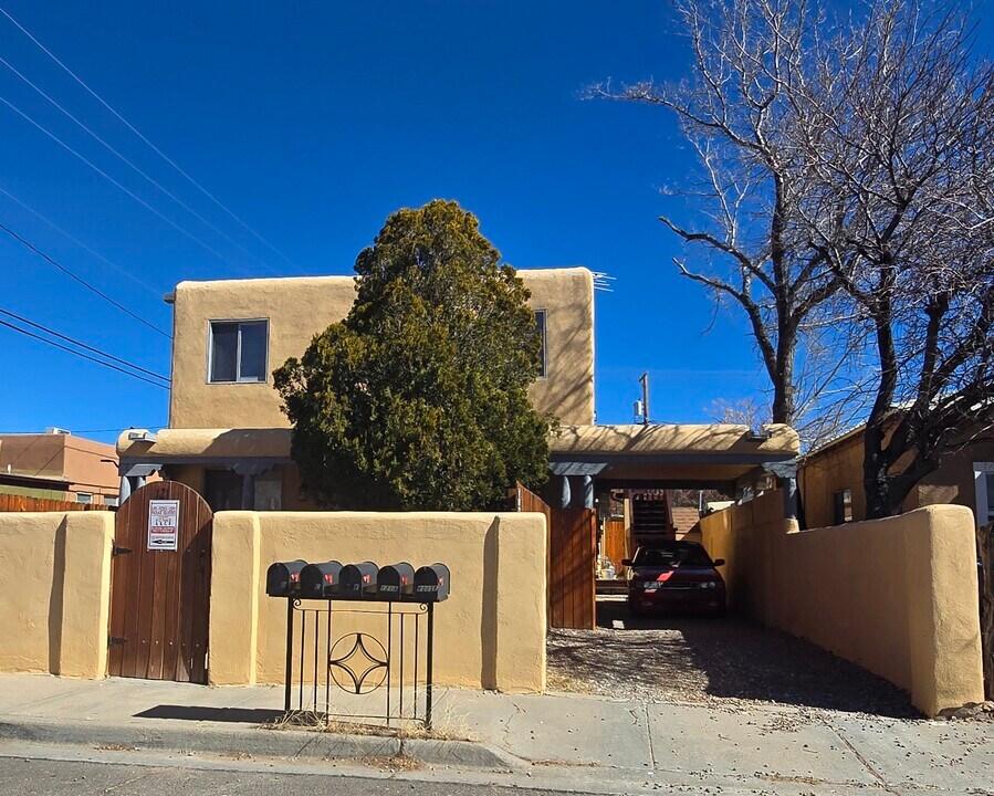 121 Fiesta St, Unit House in Santa Fe, NM - Foto de edificio