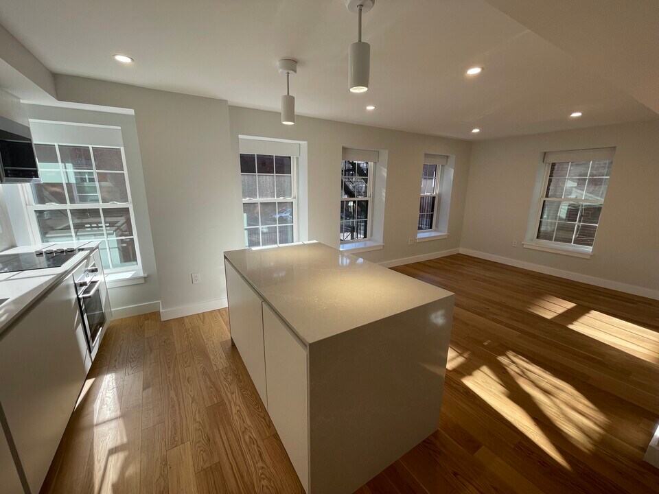 16 Fleet St, Unit 6 in Boston, MA - Foto de edificio