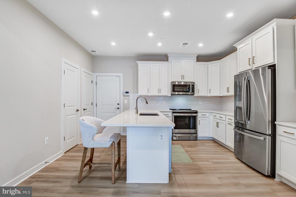 13653 Innovation Station Lp in Herndon, VA - Building Photo