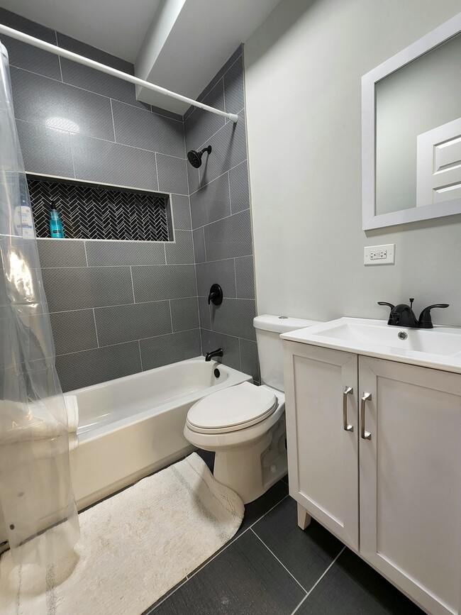 1332 S Claremont Ave in Chicago, IL - Building Photo - Building Photo